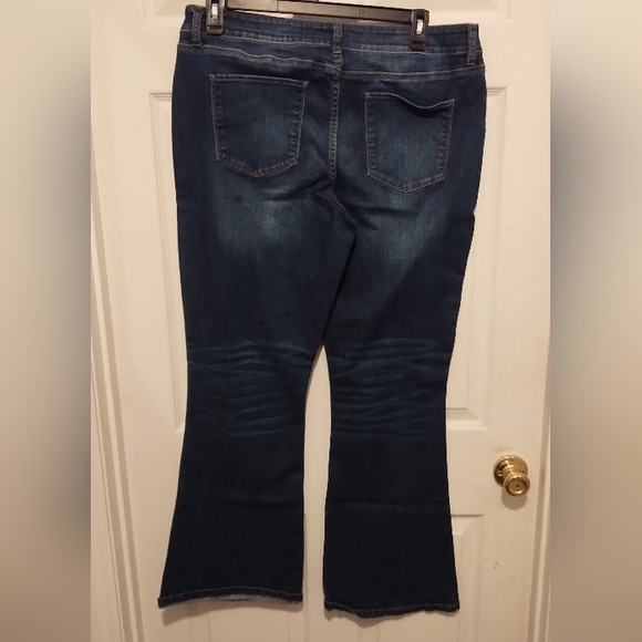 Maurices Women's Flared Jeans No Distressing - Picture 3 of 4